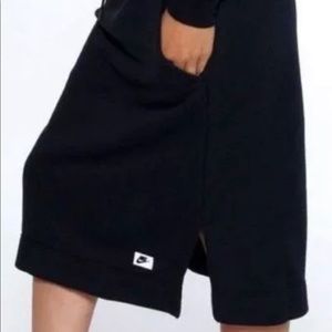 NIKE WOMEN'S MODERN BELOW THE KNEE SKIRT